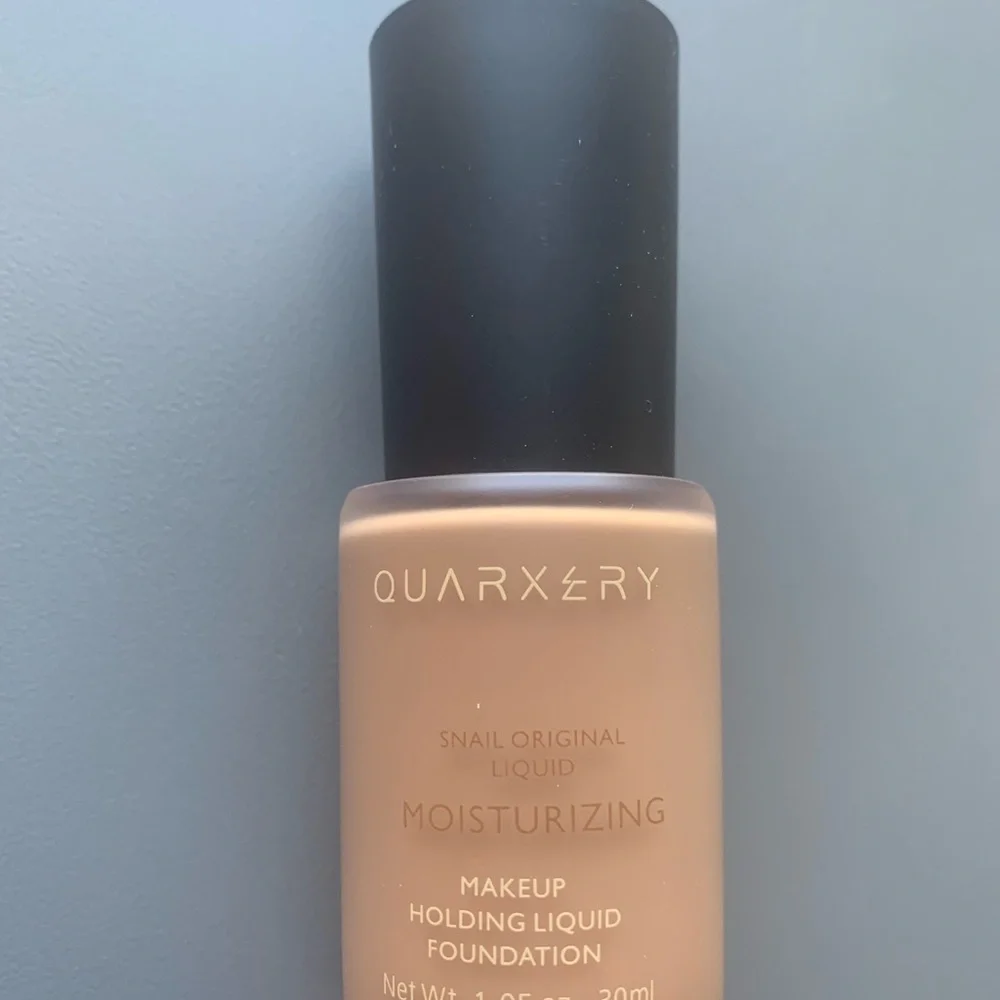 5 x Snail Liquid Moisturizing Holding Foundation Walnut 201MD NWT